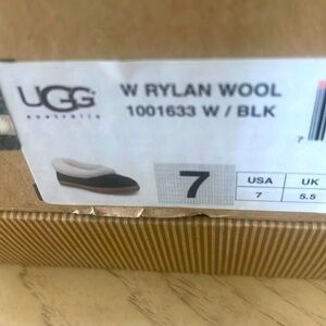 UGG. WOMANS 7  Genuine Sheep's skin 100% Wool